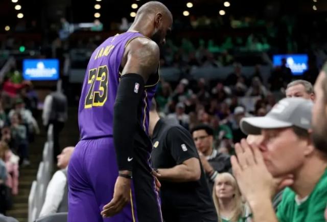 开云体育在线-詹皇倒下为湖人敲响警钟？紫金众将无惧魔鬼赛程