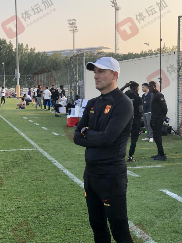 开云入口-扬科维奇要求体能达极限继续奔跑 下周转入技战术