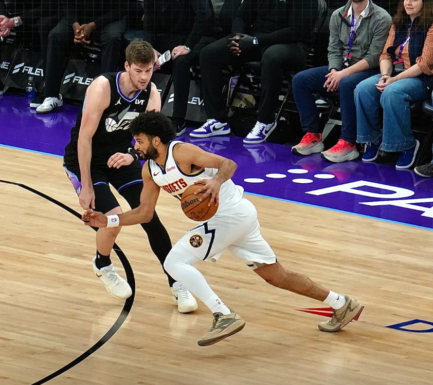 开云体育在线-约基奇22+12+5穆雷8记三分，乔治空砍36分，掘金灭爵士交手8连胜