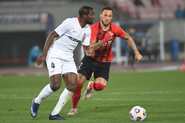 开云-亚泰英超铁卫贡献惊人数据 全中超仅他能撞飞阿瑙